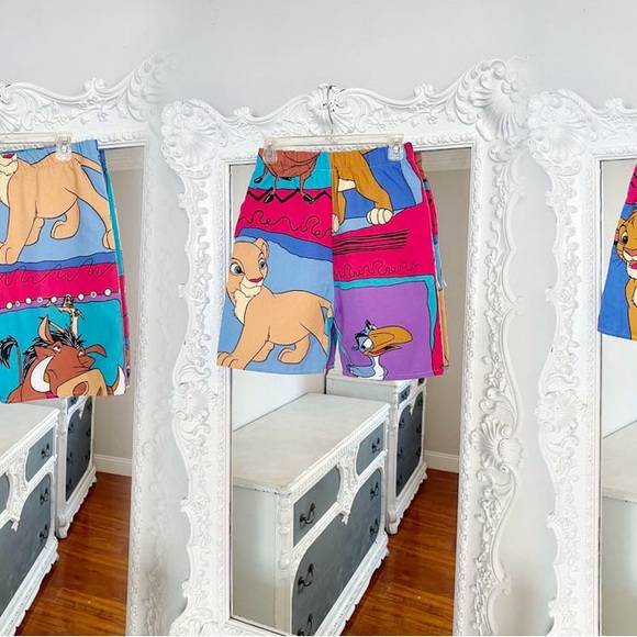 New York Couture * One of a Kind* VINTAGE Reworked Lion King Pocket Shorts - Picture 3 of 6